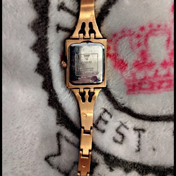 Guess™ women's elegant watch - Picture 2 of 5